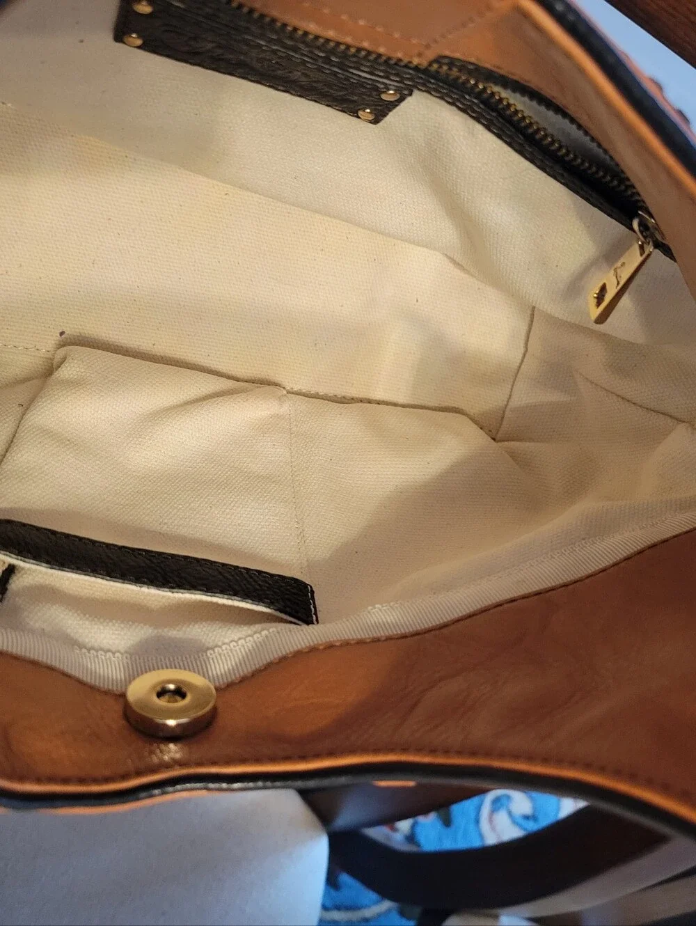 Genuine Leather, TRE-VERO,very clean ,Tan, and Black  Hobo,11